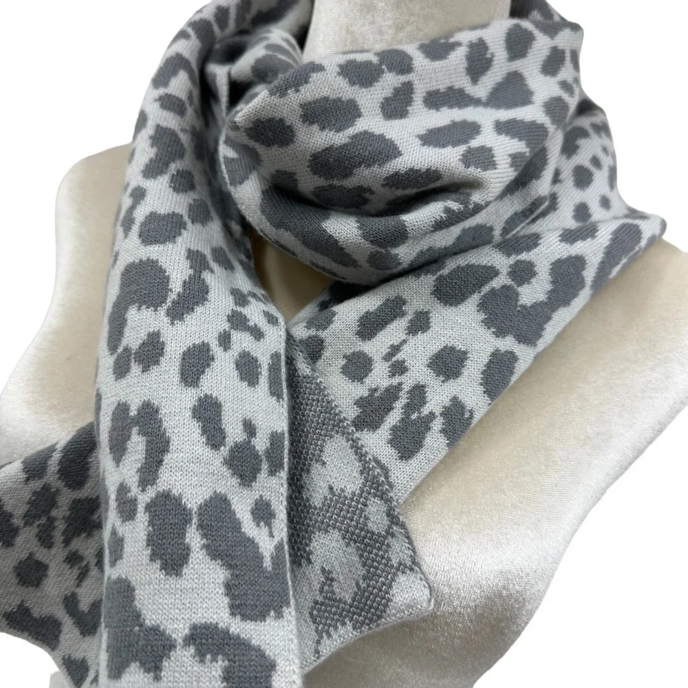GAP Gray Silver Animal Print Wool Blend Scarf